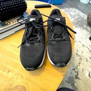 Tennis shoes Nike and Allbirds